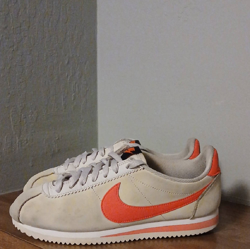 Nike Women's Sneakers in Cream and Orange